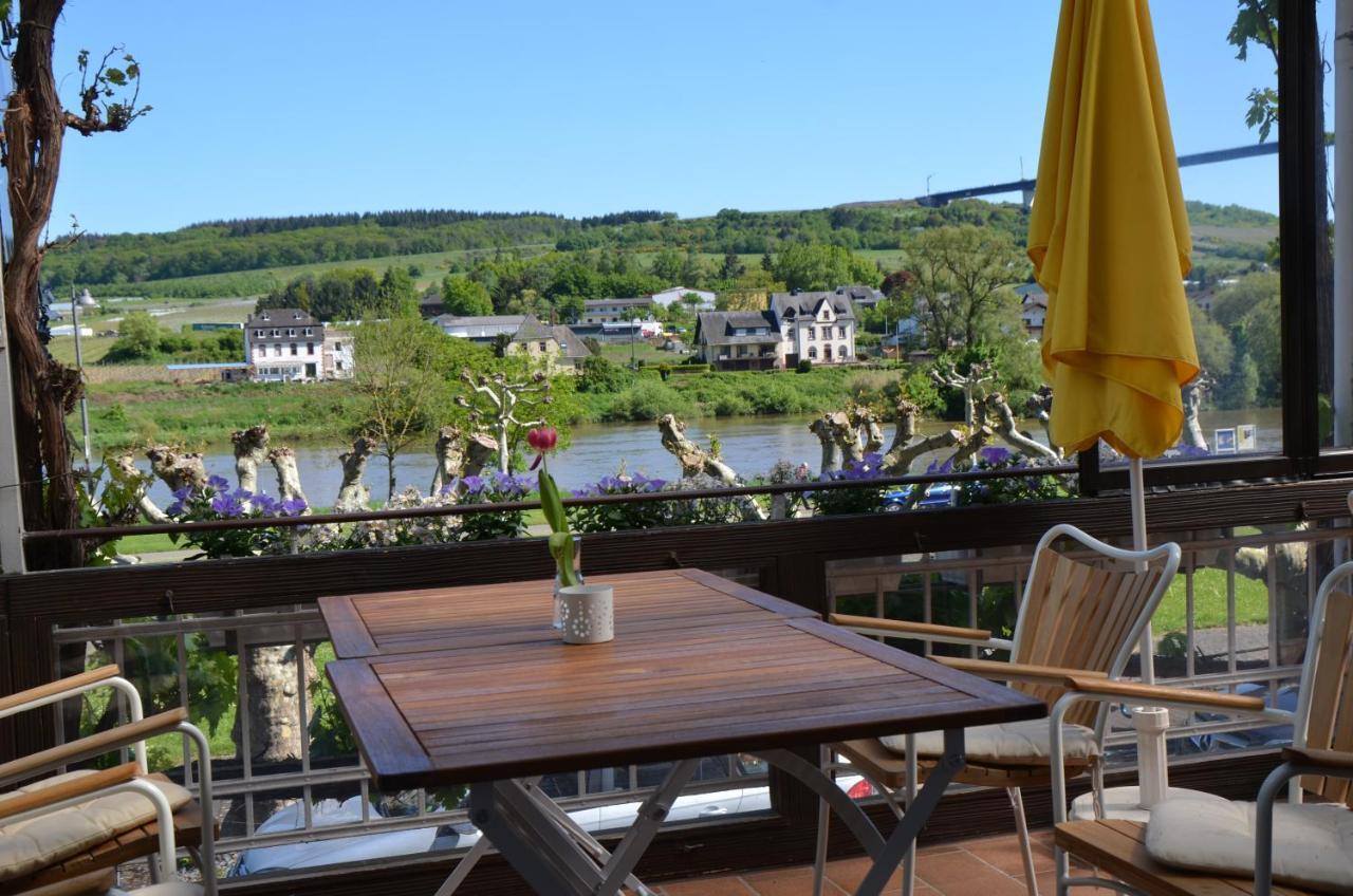 Weingut Erbes-Henn Hotel Ürzig Exterior foto